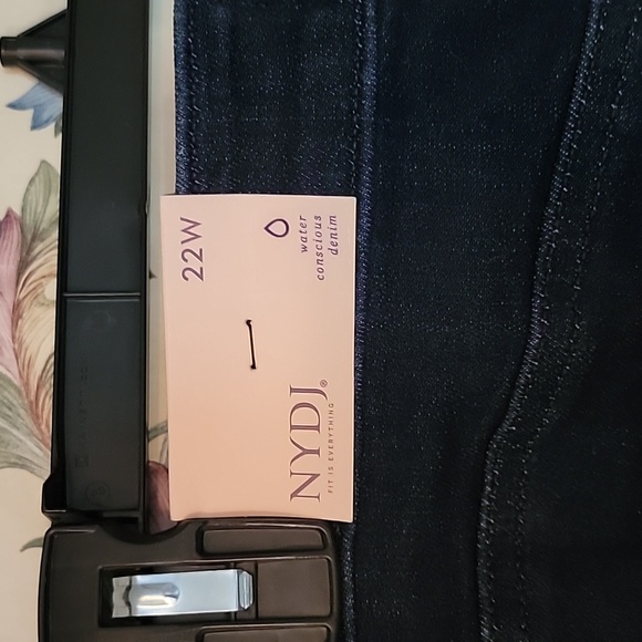 NYDJ NWT Plus Size 22W Dark Blue Denim Jeans. Boyfriend Cut Rolled Hem - Picture 3 of 8